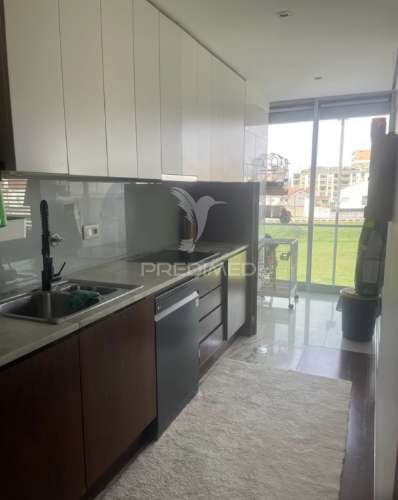 Apartamento t2 c/ elevador e garagem fechada - póvoa de varzim