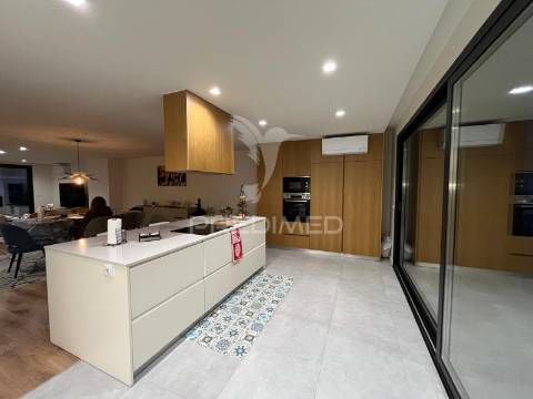 Moradia t3 moderna para arrendamento em palmeira – braga