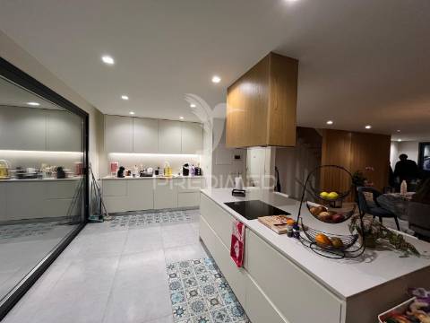 Moradia t3 moderna para arrendamento em palmeira – braga