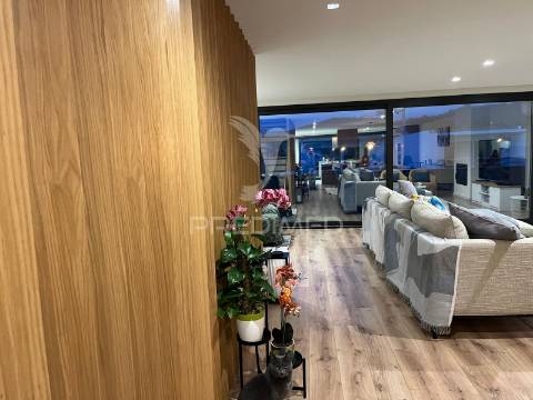 Moradia t3 moderna para arrendamento em palmeira – braga