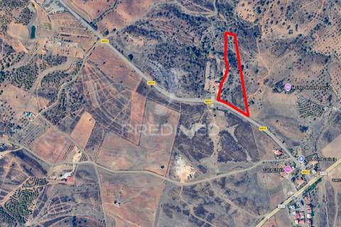 Terreno rústico com 1,63ha no azinhal