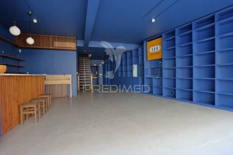 Excelente espaço junto à av. duque de loulé,  centro de lisboa