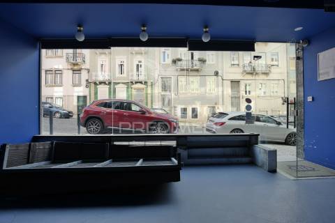 Excelente espaço junto à av. duque de loulé,  centro de lisboa