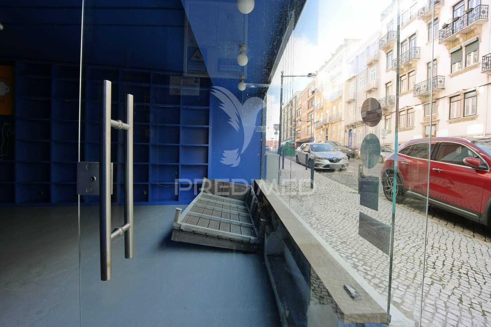 Excelente espaço junto à av. duque de loulé,  centro de lisboa