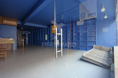 Excelente espaço junto à av. duque de loulé,  centro de lisboa