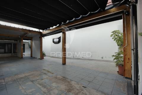 Excelente espaço junto à av. duque de loulé,  centro de lisboa