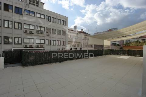 Excelente espaço junto à av. duque de loulé,  centro de lisboa