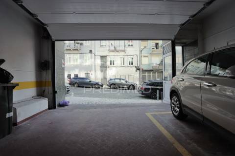 Excelente espaço junto à av. duque de loulé,  centro de lisboa