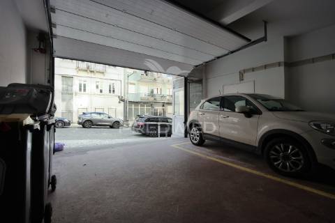 Excelente espaço junto à av. duque de loulé,  centro de lisboa