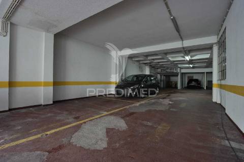 Excelente espaço junto à av. duque de loulé,  centro de lisboa