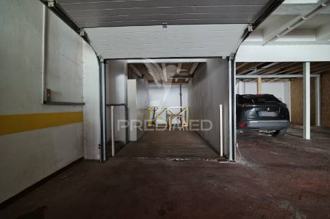 Excelente espaço junto à av. duque de loulé,  centro de lisboa