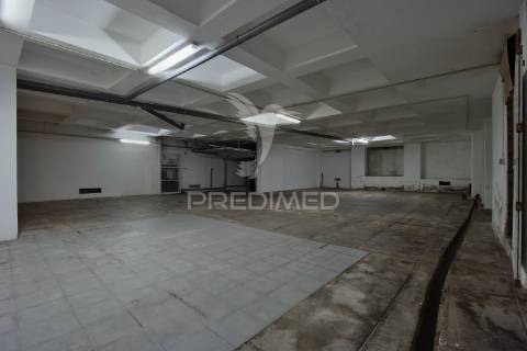 Excelente espaço junto à av. duque de loulé,  centro de lisboa