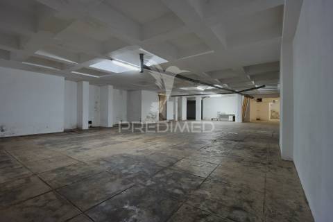 Excelente espaço junto à av. duque de loulé,  centro de lisboa