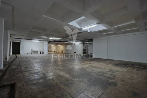 Excelente espaço junto à av. duque de loulé,  centro de lisboa