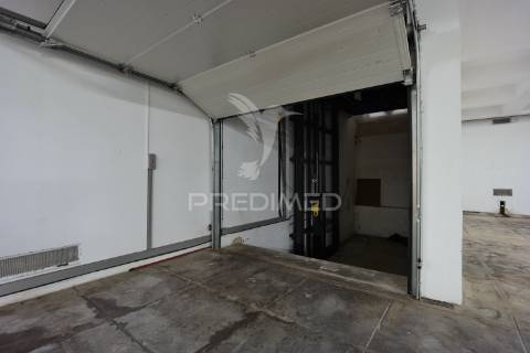 Excelente espaço junto à av. duque de loulé,  centro de lisboa