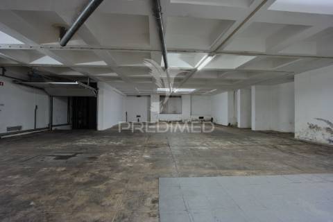 Excelente espaço junto à av. duque de loulé,  centro de lisboa