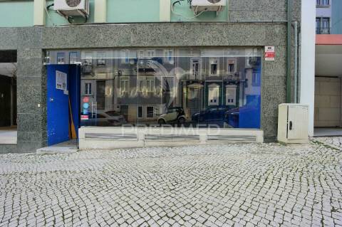 Excelente espaço junto à av. duque de loulé,  centro de lisboa