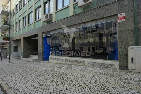 Excelente espaço junto à av. duque de loulé,  centro de lisboa