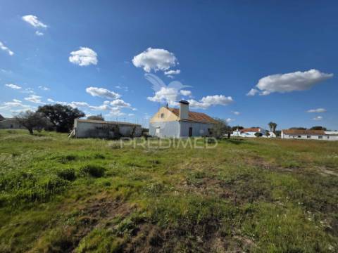 Moradia com terreno de 2,2 hectares + 1 ruina