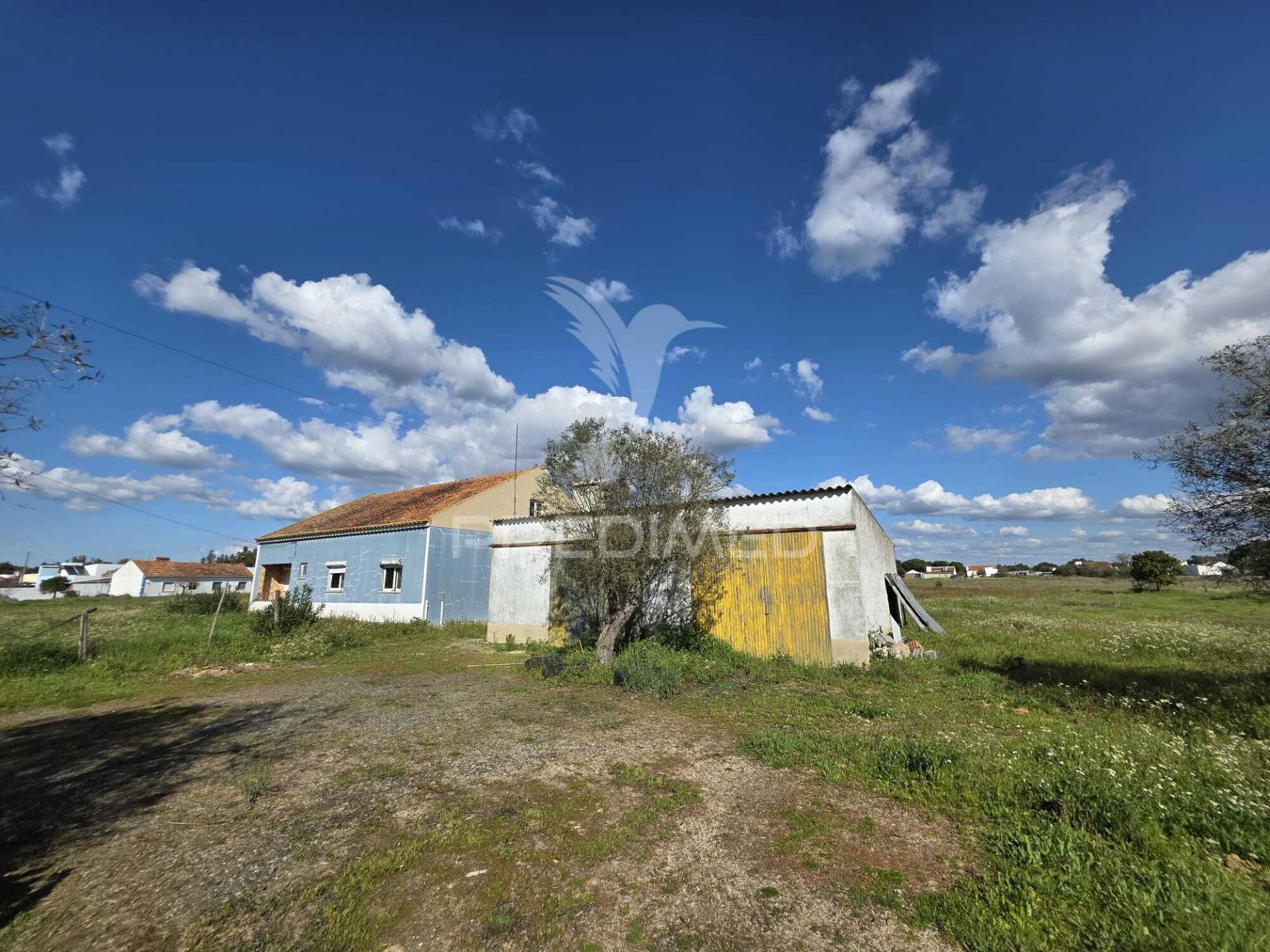 Moradia com terreno de 2,2 hectares + 1 ruina