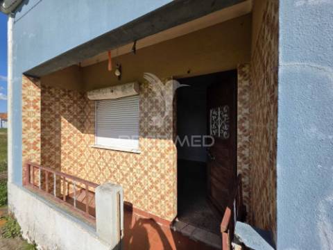 Moradia com terreno de 2,2 hectares + 1 ruina