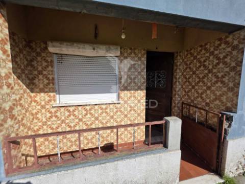 Moradia com terreno de 2,2 hectares + 1 ruina