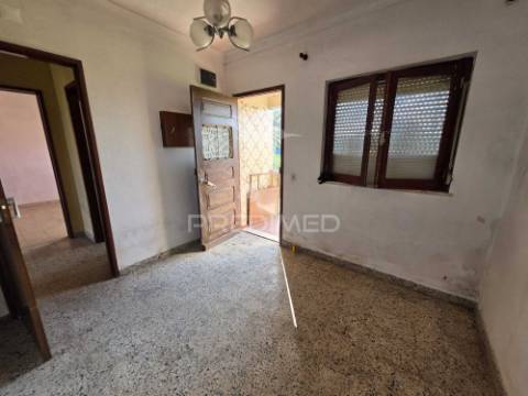 Moradia com terreno de 2,2 hectares + 1 ruina