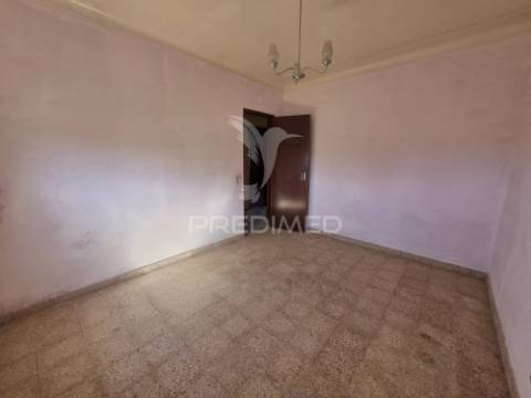 Moradia com terreno de 2,2 hectares + 1 ruina