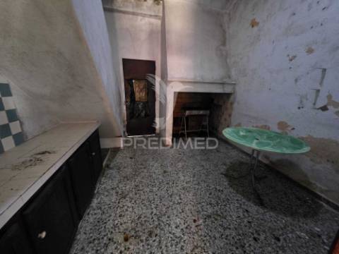 Moradia com terreno de 2,2 hectares + 1 ruina