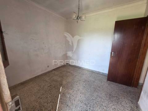 Moradia com terreno de 2,2 hectares + 1 ruina