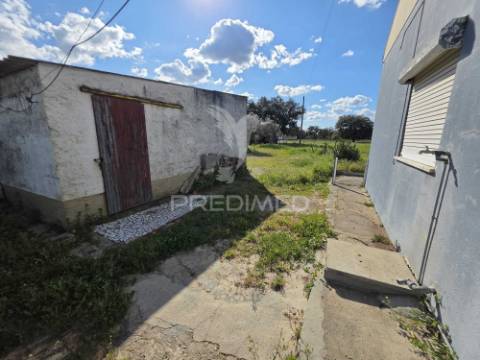 Moradia com terreno de 2,2 hectares + 1 ruina