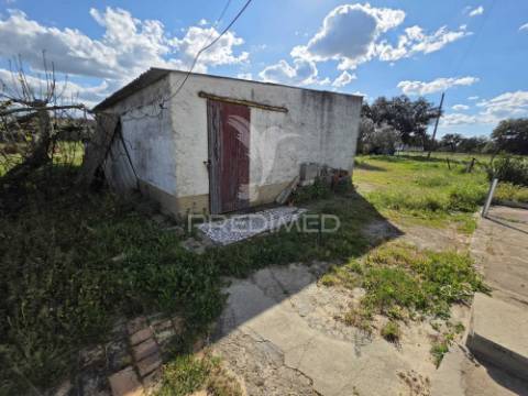 Moradia com terreno de 2,2 hectares + 1 ruina