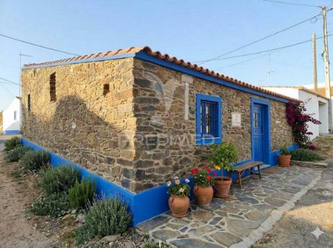 Oportunidade de investimento em mértola, aldeia mesquita – casa em pedra