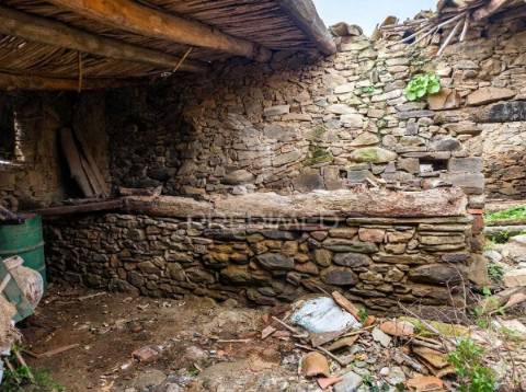 Oportunidade de investimento em mértola, aldeia mesquita – casa em pedra