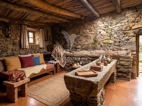 Oportunidade de investimento em mértola, aldeia mesquita – casa em pedra