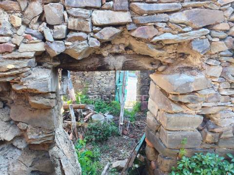 Oportunidade de investimento em mértola, aldeia mesquita – casa em pedra