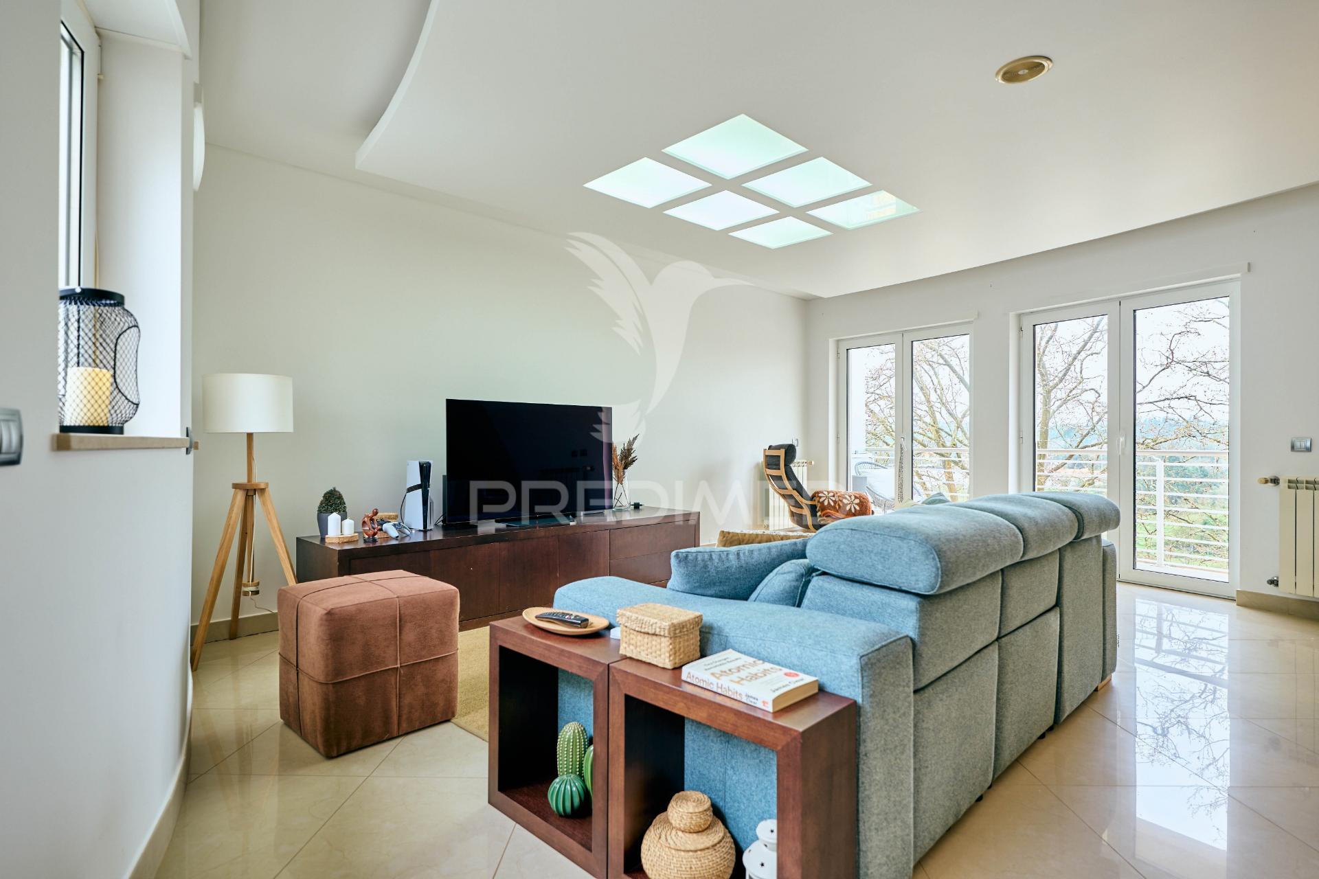 Apartamento t3 com áreas excepcionais e garagem box no centro de fátima