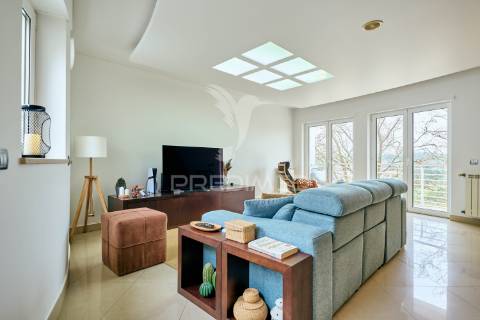 Apartamento t3 com áreas excepcionais e garagem box no centro de fátima