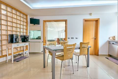 Apartamento t3 com áreas excepcionais e garagem box no centro de fátima