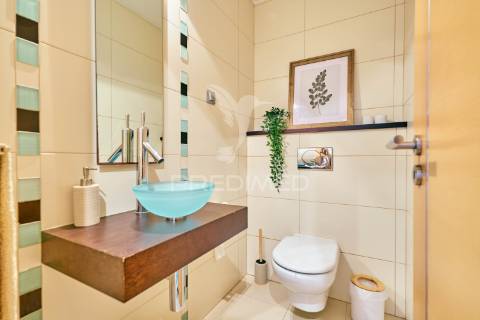 Apartamento t3 com áreas excepcionais e garagem box no centro de fátima