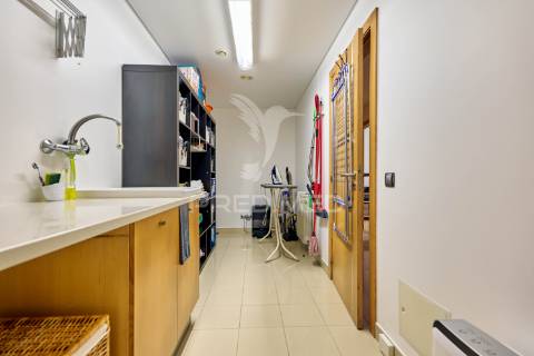 Apartamento t3 com áreas excepcionais e garagem box no centro de fátima