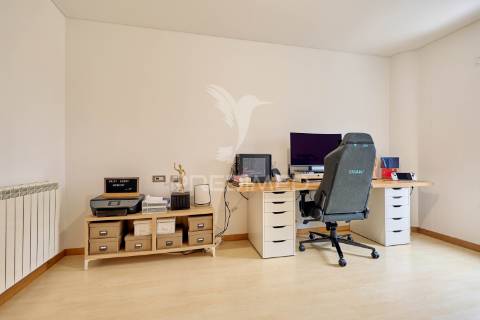 Apartamento t3 com áreas excepcionais e garagem box no centro de fátima