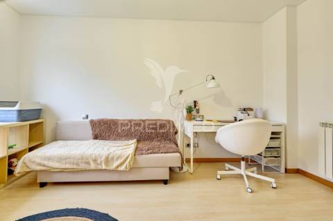 Apartamento t3 com áreas excepcionais e garagem box no centro de fátima