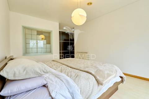 Apartamento t3 com áreas excepcionais e garagem box no centro de fátima