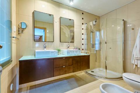 Apartamento t3 com áreas excepcionais e garagem box no centro de fátima