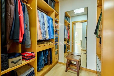 Apartamento t3 com áreas excepcionais e garagem box no centro de fátima