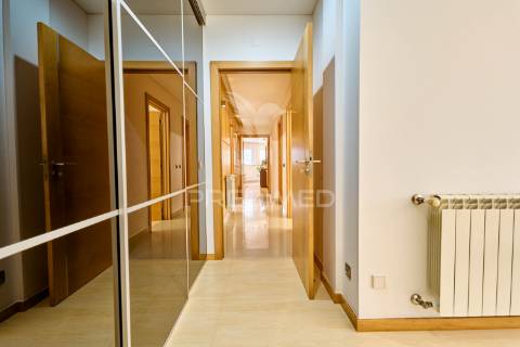 Apartamento t3 com áreas excepcionais e garagem box no centro de fátima