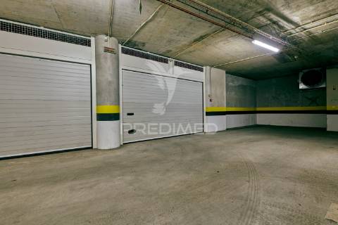Apartamento t3 com áreas excepcionais e garagem box no centro de fátima
