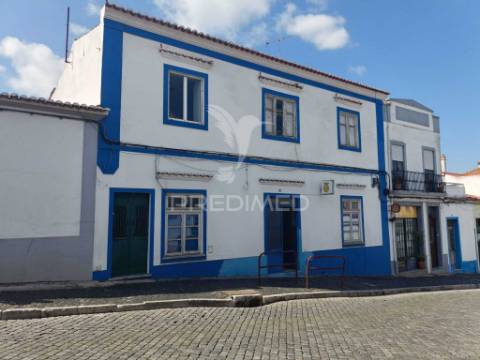Espaço comercial localizado em beja, para reconstrução