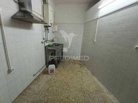 Espaço comercial localizado em beja, para reconstrução